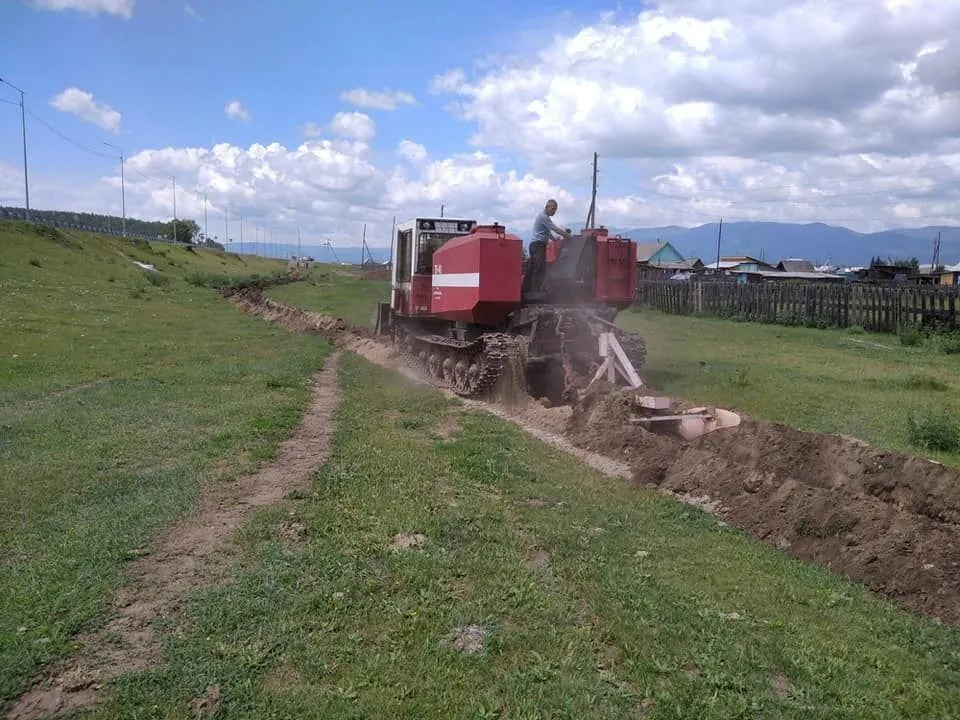 Село в Бурятии, жители которого заразились коронавирусом на шаманском обряде, окопали траншеями