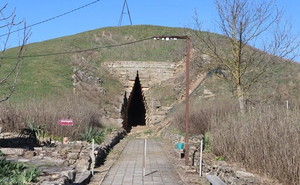 Сейчас Царский склеп закрыт — еще не сезон. Фото