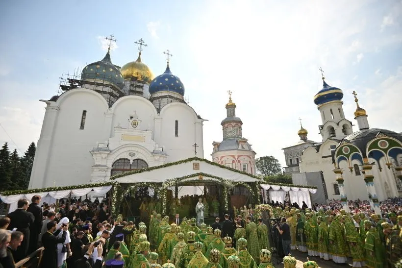 Фото. Праздник Святая Троица принято считать днем рождения Церкви