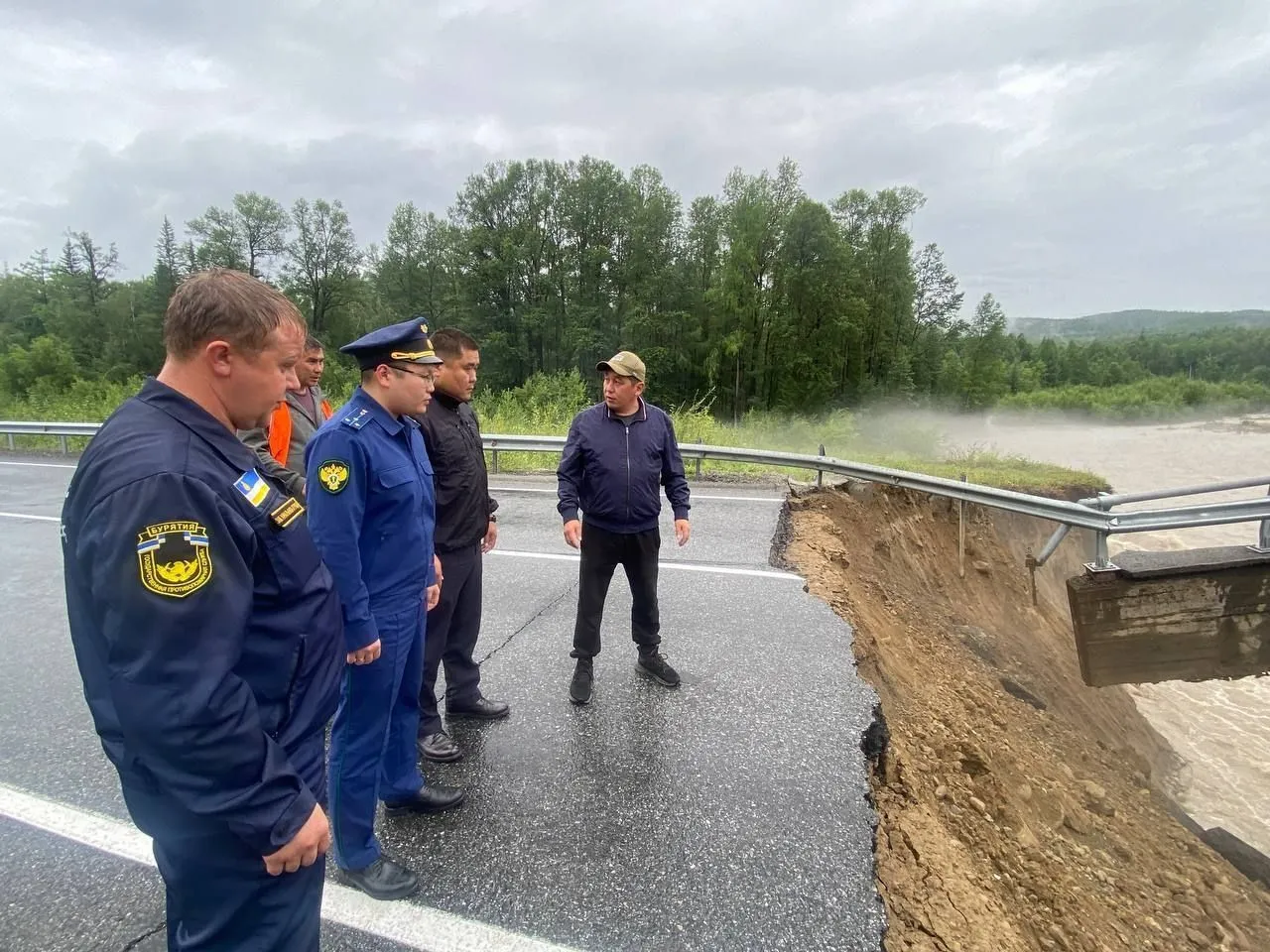 Мост обрушился на федеральной трассе в Бурятии, ведущей к границе с Монголией