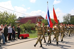 <b>Парады у дома и мини-концерты проходят для ветеранов в Ростове-на-Дону</b>