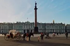 Вводить ограничения из-за роста случаев COVID-19 в Петербурге пока не планируют