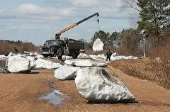 Льдины с реки Амур вынесло на проезжую часть в одном из районов Приамурья