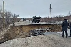 Повреждение трубы привело к провалу дороги под Североморском