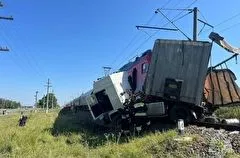 Поезд врезался в фуру на переезде в Северной Осетии, есть задержки в движении ж/д-составов