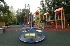 Почти 50 детских площадок установят до конца года в Тульской области
