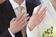 В День России в Москве поженились 165 пар