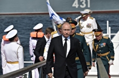 Путин в День ВМФ примет парад в Петербурге - Песков