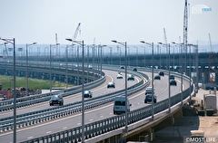 Возобновлено приостановленное на несколько часов движение автомобилей по Крымскому мосту