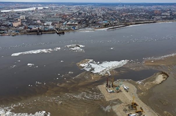 Водолазы привлечены к возведению моста через Зею для сохранения темпов строительства