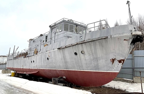 Водолазный катер передали гидроэнергетики морскому детскому центру в Приамурье