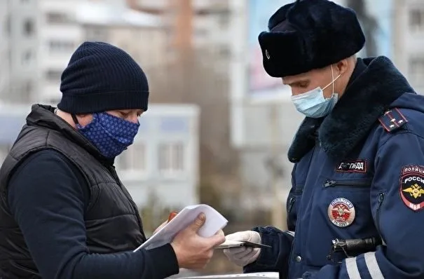 Нарушители самоизоляции в Петербурге могут лишиться зарплат и больничных