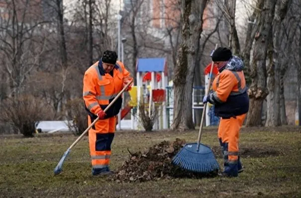 Безработных жителей Иркутской области привлекли к благоустройству территории