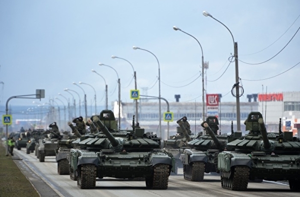 Более 300 боевых машин выйдут на парады в Екатеринбурге, Самаре и Новосибирске