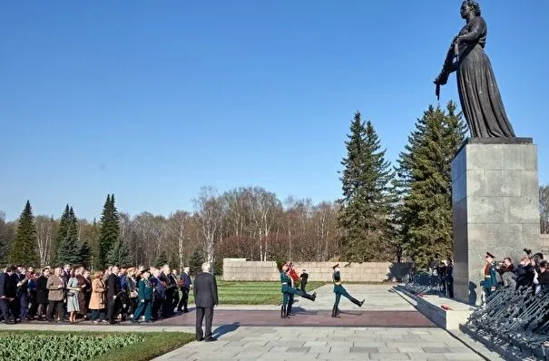 Возложение цветов пройдет на Пискаревском кладбище в день окончания Ленинградской битвы