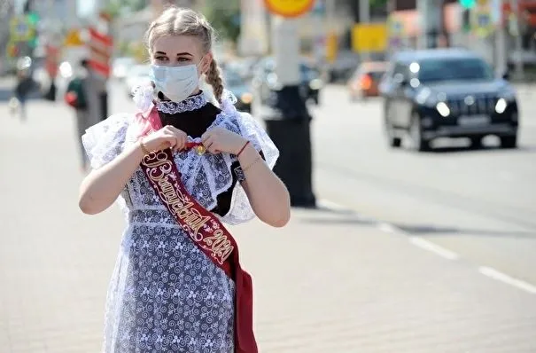 Праздник последнего звонка в школах Хабаровска в этом году пройдет в очном формате