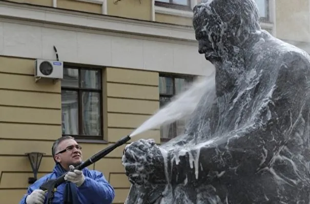 В Петербурге в апреле отмоют 5 тыс. фасадов зданий и посадят 6 тыс. деревьев