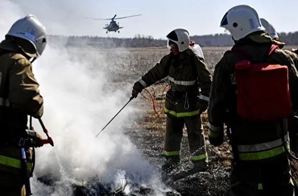 Уже 24 дома горят в труднодоступном иркутском поселке, на место вылетел самолет-амфибия