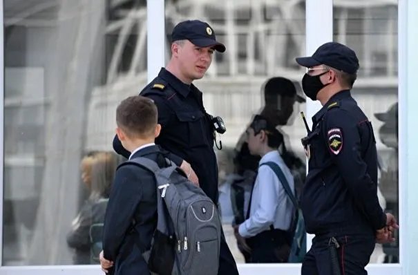 Алтайские власти потребовали провести в школах внеплановые инструктажи по безопасности после случайного ранения школьника