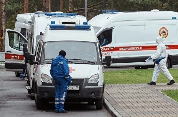 Госпитализация с COVID-19 в Петербурге снижается четвертый день подряд