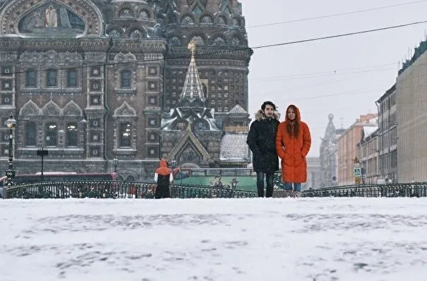 Более семи сантиметров снега выпало в Петербурге за ночь