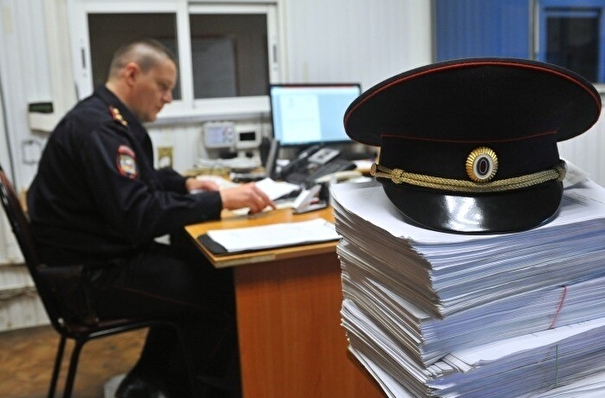 Полиция в Красноярске проводит проверку по факту "минирования" школы бутылкой с проводами двумя подростками