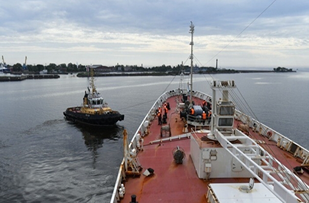 Сахалинское судно буксируют в порт Японии из-за поломки двигателя