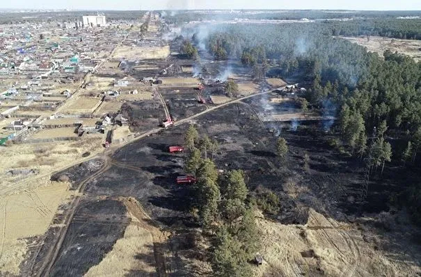 Пожар в садоводческом товариществе в иркутском поселке мог произойти из-за сжигания сухой травы - МЧС