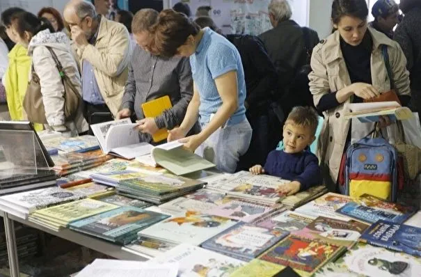 Международный книжный салон состоится на Дворцовой площади в Петербурге в новом формате