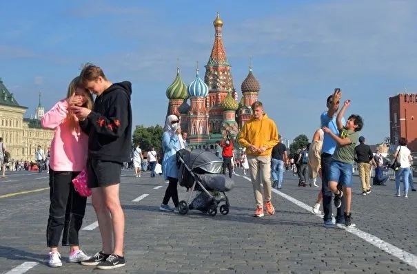 Более 6 млн туристов потратили за лето в Москве более 250 млрд рублей