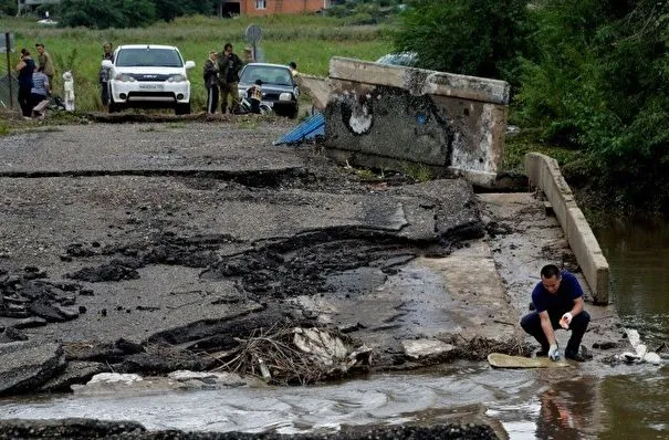 Новые мосты взамен разрушенных тайфуном в Приморье возведут через год - власти