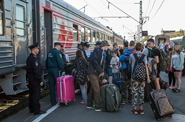 Кабмин за три года выделит более 7 млрд руб. на программу поездок по РФ школьников и студентов