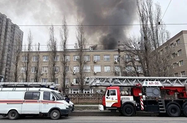 Один человек погиб и двое пострадали при пожаре на территории ПУ ФСБ Ростовской области - экстренные службы