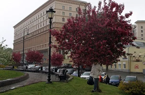 Похолодание и небольшой дождь прогнозируются в Москве в пятницу и выходные