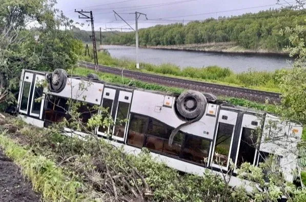 Тринадцать человек пострадали в ДТП с рейсовым автобусом под Мурманском