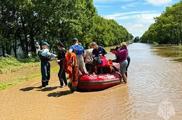 Власти Владивостока призвали жителей пригорода разместиться в ПВР из-за подтоплений