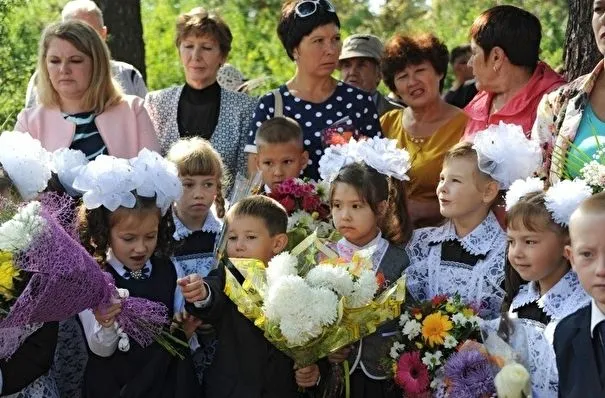 Около 180 тыс. первоклассников пошли в школы в УрФО