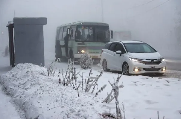 Автобусные рейсы на Колыме переносят из-за морозов