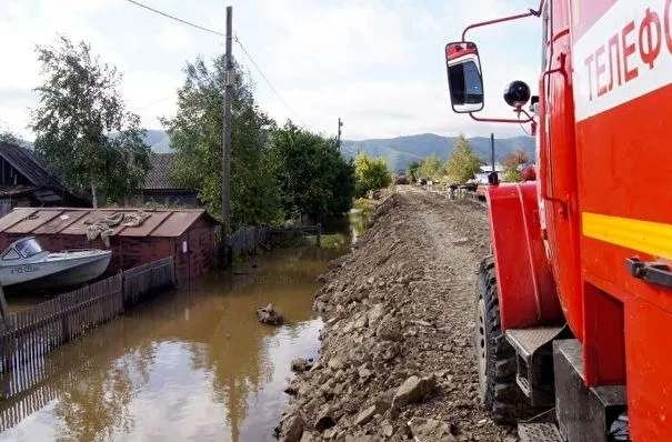 В Орске прорвало дамбу