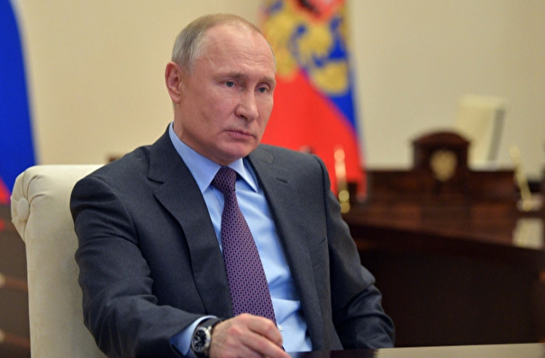 Путин еще на полгода продлил указ, запрещающий продавать нефть и нефтепродукты по потолку, установленному G7 и ЕС