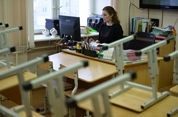 Количество губернаторских премий педагогам увеличили в Омской области