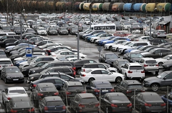 Закон об уточнении процедур постановки на учет автомобилей принят Госдумой
