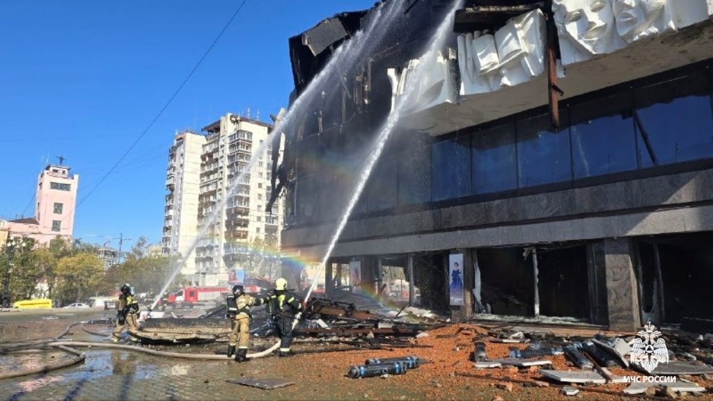 Пожар в музыкальном театре в Хабаровске ликвидирован. Фото. © Пресс-служба ГУ МЧС по Хабаровскому краю. Анастасия Склярова