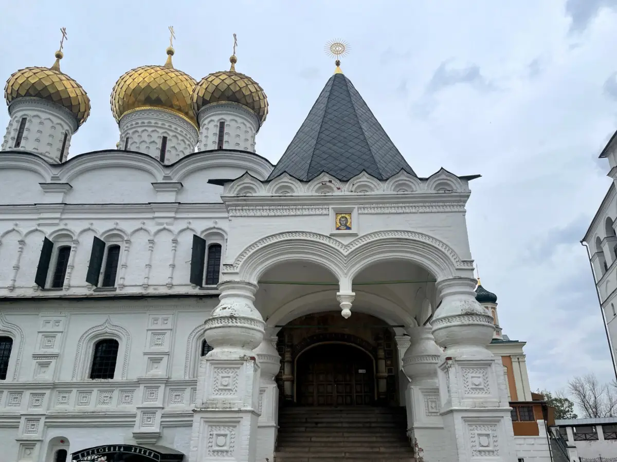 Кострома: мазайские зайцы, водка в чайниках, подвиг Сусанина и музей в пожарной каланче