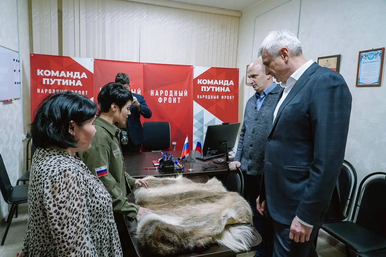 Оленьи шкуры для маскировки отправят в зону СВО из Магаданской области. Фото. © Пресс-служба правительства Магаданской области, Александр Вяткин