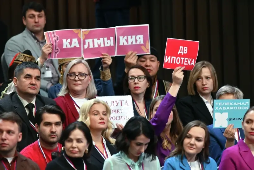  Граждан РФ больше волновали вопросы внутренней жизни - проблемы экономики, социальной сферы, транспорта, здравоохранения. Фото