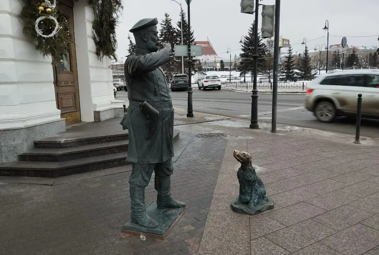 "Городовой" и его собака на улице Ленина. © Интерфакс. Александра Качалова