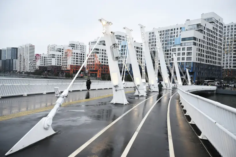 В Москве открыт велопешеходный мост через Нагатинский затон. Фото. © РИА Новости. Владимир Астапкович