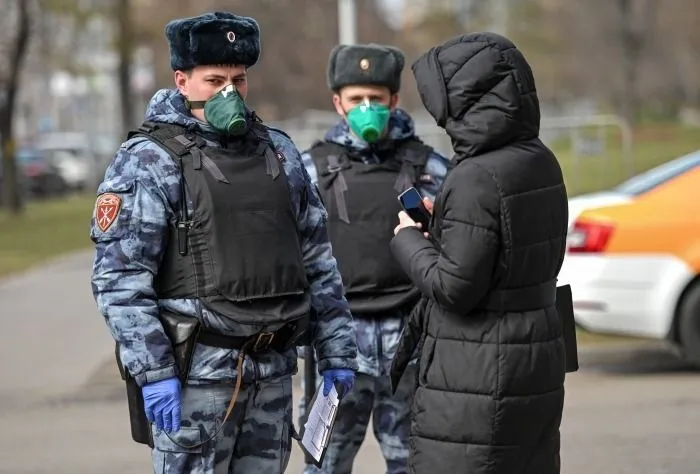 Новые ограничения в связи с COVID-19 вводят в Центральной России