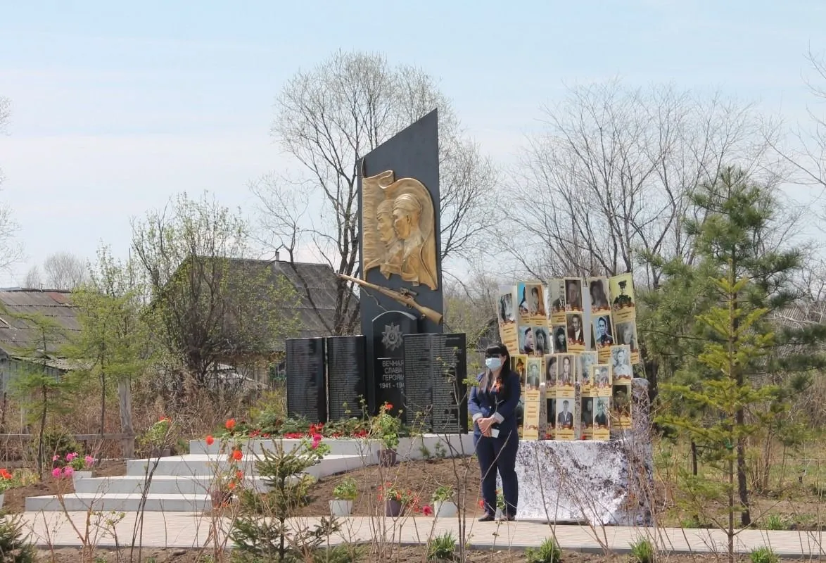 Монумент воинам Великой Отечественной войны открыли в национальном селе Красный Яр в Приморье